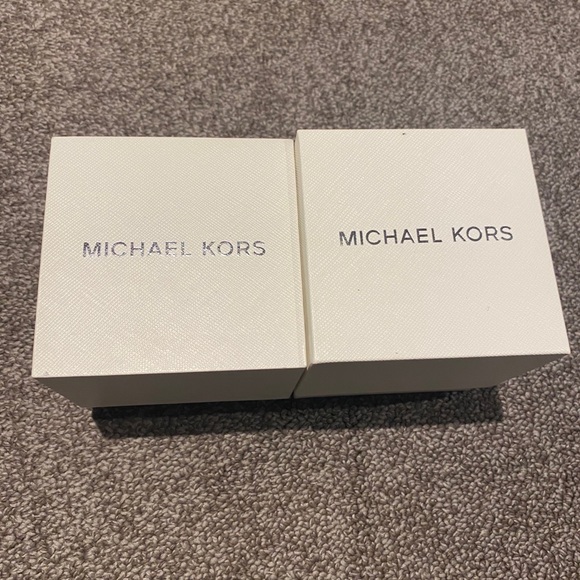 It’s till in the box - Picture 2 of 7